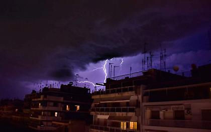 Κακοκαιρία – εξπρές φέρνει καταιγίδες και χιόνια
