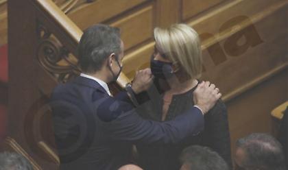 Βουλή: Τα συλλυπητήρια του Κυριάκου Μητσοτάκη στην Κατερίνα Μονογυιού
