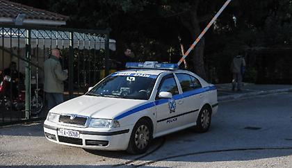 Απίστευτο: Πατέρας χτυπήθηκε με ρόπαλα από χούλιγκαν καθώς περίμενε το παιδί του στη Χαλκίδα