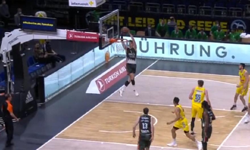 Άλμπα-Ούνιξ: Το εντυπωσιακό κάρφωμα του Χεζόνια