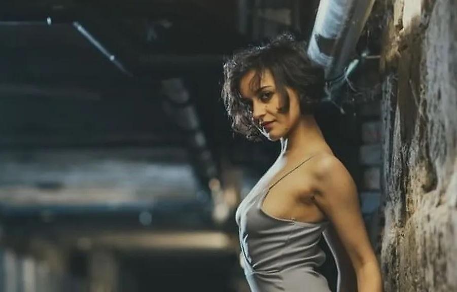 Η Αφγανή πορνοστάρ που αρνήθηκε τη θρησκεία της, κατηγορεί τον πατέρα της πως έβαλε να τη σκοτώσουν