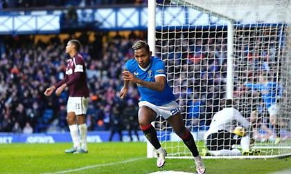 Ξέσπασε με «πεντάρα» και παρέμεινε στο κυνήγι της Σέλτικ η Ρέιντζερς!