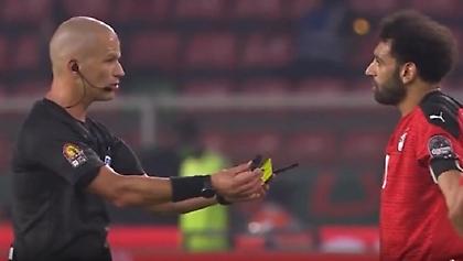 Απίστευτος ο διαιτητής: Έδωσε σφυρίχτρα και κάρτες στον… γκρινιάρη Σαλάχ!