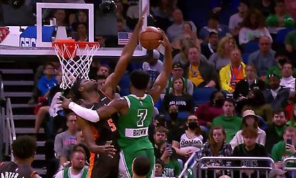 NBA Top 10: Διέλυσε τον Μπάμπα με τρομερό κάρφωμα ο Μπράουν