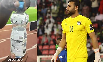 Απίθανο: Ο γκολκίπερ της Αιγύπτου είχε «σκονάκι» για τα πέναλτι των Σενεγαλέζων στο μπουκάλι του