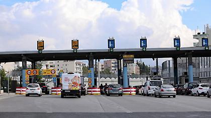 Μποτιλιάρισμα στην Αττική Οδό μετά από καραμπόλα τριών αυτοκινήτων