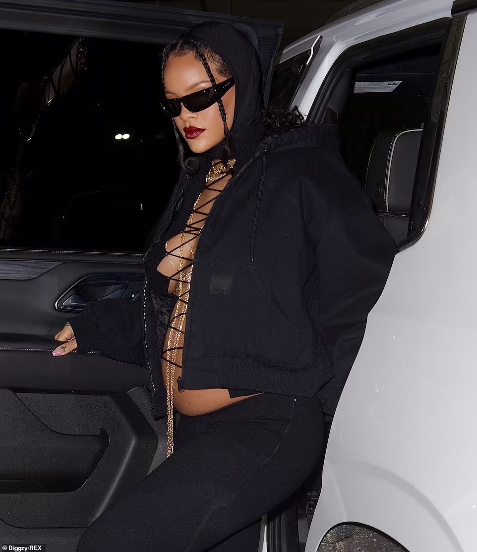 Rihanna: Σούπερ σέξι εμφάνιση για την εγκυμονούσα σταρ