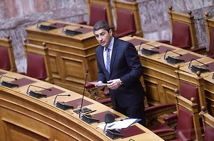 Αυγενάκης: «Αυστηροποιείται το πλαίσιο λειτουργίας των λεσχών φιλάθλων»