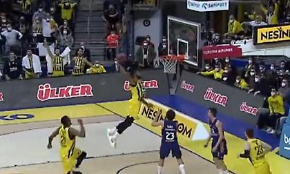 Έκρυψε την μπάλα η Φενέρ για το δυναμικό κάρφωμα του Μπούκερ!