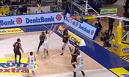 Blooper από Ρογκαβόπουλο: Έβαλε αυτοκαλάθι