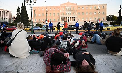 Διαμαρτυρία από ορειβάτες στο Σύνταγμα: Ζητούν «σοβαρή διαδικασία διάσωσης στα βουνά»