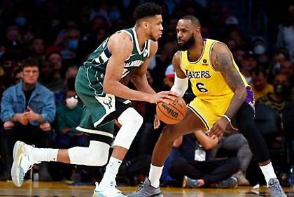 Με απίθανο Γιάννη, οι Μπακς διέλυσαν τους Λέικερς