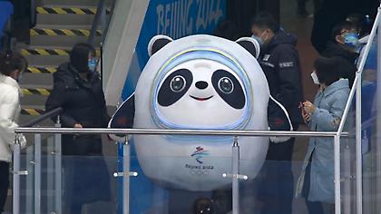 Χειμερινοί Ολυμπιακοί: Όμορφες εικόνες από τη μασκότ-πάντα στις κερκίδες