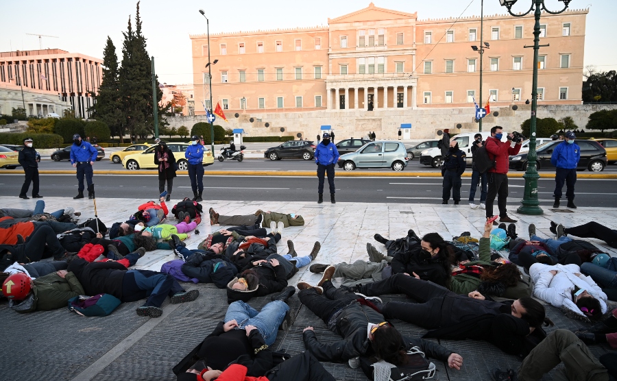 Διαμαρτυρία από ορειβάτες στο Σύνταγμα