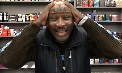 «Κάντε έρωτα, όχι πόλεμο»: Ο Ογκουνσότο διαφημίζει sex shop ενόψει Αγίου Βαλεντίνου