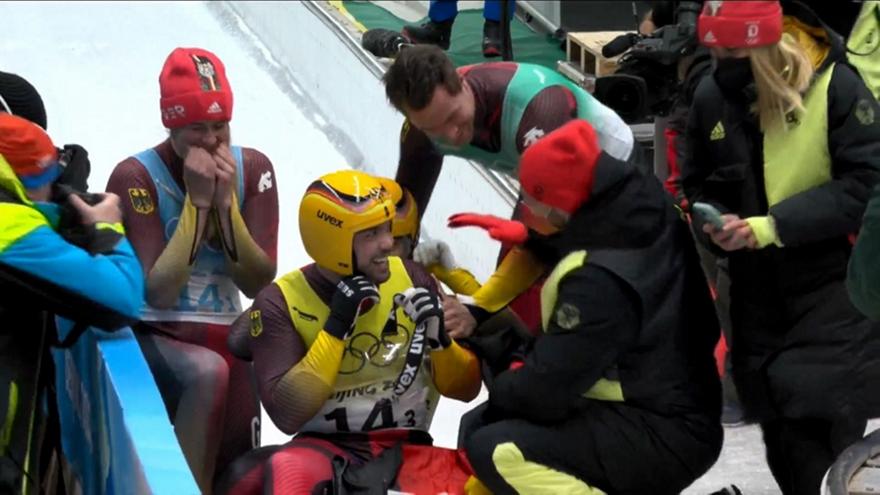 Λουτζ Σκυταλοδρομία: Επικό φινάλε με κυρίαρχους Γερμανούς