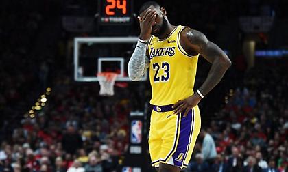 «Κουτούλαγε» ο Λεμπρόν μετά το κάζο των Λέικερς: Είμαι κουρασμένος. Θέλω να πιω κρασί και να κοιμηθώ