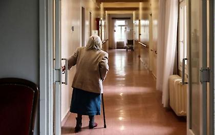 Φρικιαστικές μαρτυρίες για το γηροκομείο Χανίων: «Τους είχαν δεμένους και νηστικούς»
