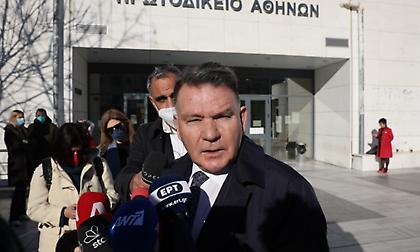 Δίκη Λιγνάδη: Πέταξαν μπουκάλι με νερό στον Κούγια