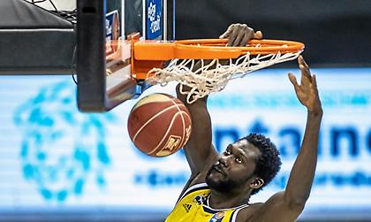 Η καρφωματάρα του Κουμαντζέ που παραλίγο να διαλύσει το καλάθι της Ζενίτ!