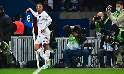 Ο πανηγυρισμός του Εμπαπέ στο σημαιάκι του κόρνερ... αλά Τιερί Ανρί!