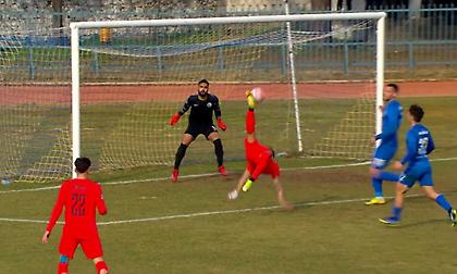 Τον λένε Γιακουμάκη και το «παστέλωσε» με υπέροχο ψαλιδάκι!