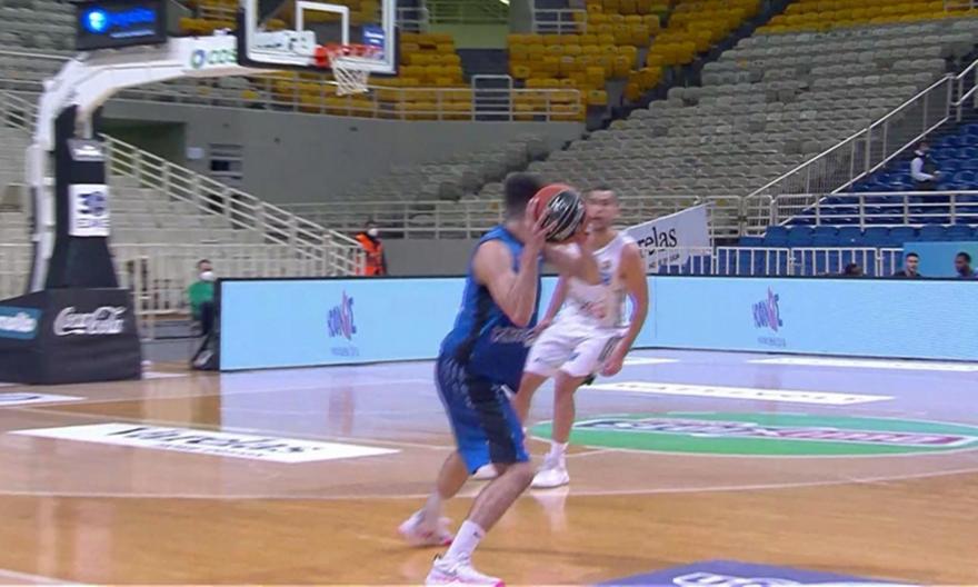 Τρομερή ασίστ του Παπαδάκη για το κάρφωμα Ντολεζάι