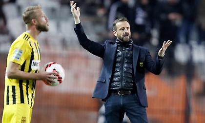 Ήταν στραβό το κλήμα, το... έφαγε και ο Μάντζιος