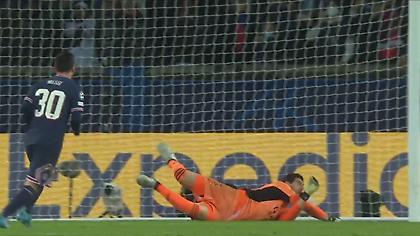 Φοβερός Κουρτουά, έβγαλε το πέναλτι του Μέσι!