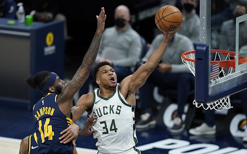 Μπακς-Πέισερς: Κέρδισαν οι πρωταθλητές, 50 πόντοι ο Γιάννης