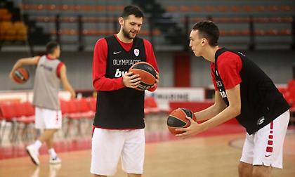 Η προπόνηση του Ολυμπιακού στα «Δύο Αοράκια» ενόψει ΑΕΚ (video)