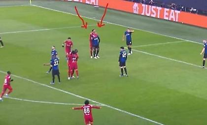 Φοβερό στιγμιότυπο: Ο Φαν Ντάικ αγκάλιασε τον Ντάμφρις στο 2-0 της Λίβερπουλ!