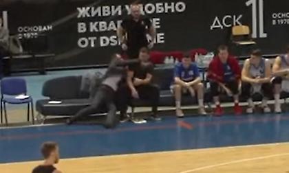 Προπονητής πήγε να ρίξει μπουνιά σε βοηθό «ντούκι» και… έπεσε ο ίδιος!