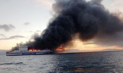 Νέα εξέλιξη: Πληροφορίες για δύο εγκλωβισμένους στο φλεγόμενο πλοίο Εuroferry Olympia