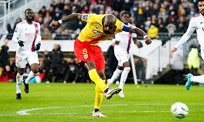 Η Λανς «φρέναρε» τη Λιόν στο κυνήγι της τριάδας