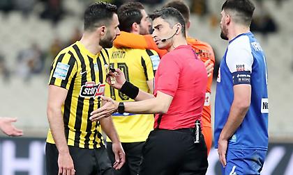 «Πες μας γιατί δεν το έδωσες»: Έξαλλοι στην ΑΕΚ για τον μη καταλογισμό του πέναλτι!