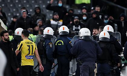 Πόσο αυξάνονται οι ποινές για τα αδικήματα οπαδικής βίας: Ποινικό αδίκημα η κουκούλα στο γήπεδο!