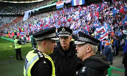 Λιντς-Μάντσεστερ Γιουνάιτεντ: Απίστευτος αριθμός αστυνομικών για ματς Premier League!