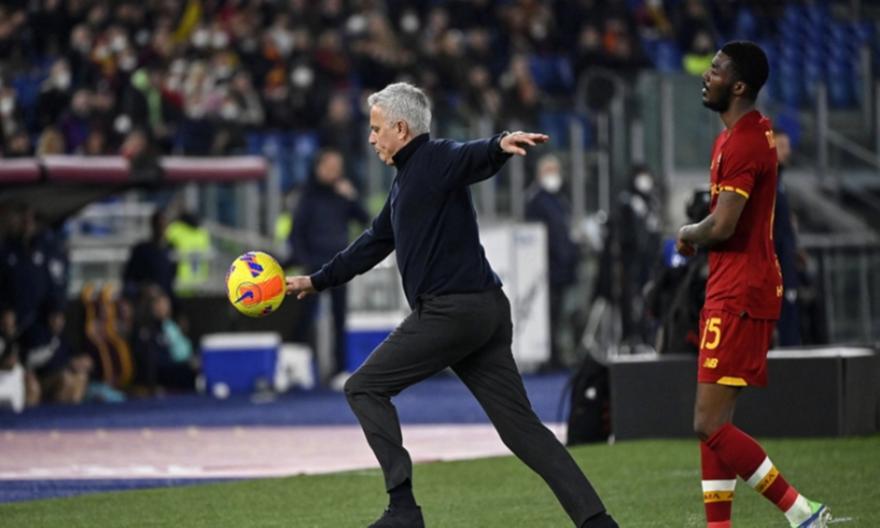 Μουρίνο: Μακριά από τον πάγκο της Ρόμα για δύο αγωνιστικές