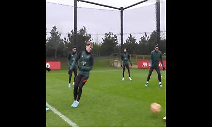 Μαθαίνουν ελληνικά οι παίκτες της Λίβερπουλ: Το «ώπα, Κώστα» του Ματίπ στον Τσιμίκα!