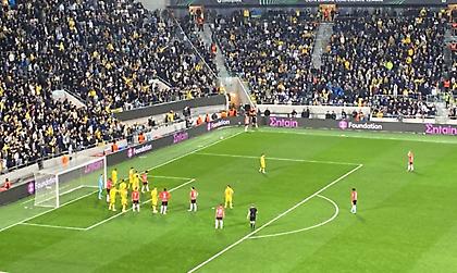 Προσωρινή διακοπή λόγω ρίψης αντικειμένων στο Μακάμπι-Αϊντχόφεν