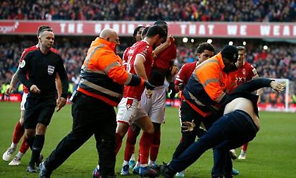 Τιμωρήθηκε με φυλάκιση ο οπαδός της Λέστερ που επιτέθηκε στους παίκτες της Νότιγχαμ