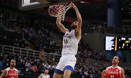 Δοκιμάζει τις… μπασκέτες στα Λιόσια ο Παπαγιάννης!