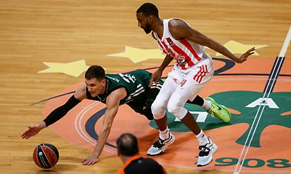 Το εντυπωσιακό φόλοου-κάρφωμα του Χόλινς!