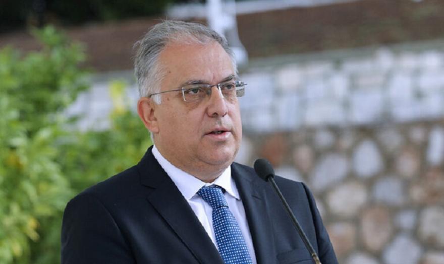 Παρέμβαση Θεοδωρικάκου για το προκλητικό πανό στην Τούμπα