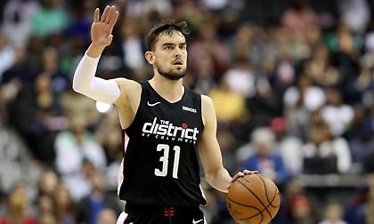 Επιστρέφει στους Γουίζαρντς ο Τόμας Σατοράνσκι