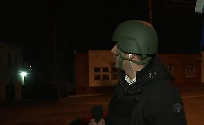 Συγκλονίζει η στιγμή που ηχούν σειρήνες στη Μαριούπολη ενώ ο ρεπόρτερ του ΣΚΑΪ είναι στον «αέρα»!
