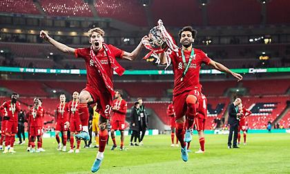 Ξέφρενο πάρτι στα αποδυτήρια της Λίβερπουλ, πρώτος στον… χορό ο Τσιμίκας!