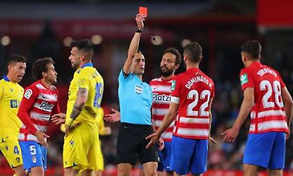 Άντεξε με δέκα παίκτες και πήρε βαθμό παραμονής η Γρανάδα