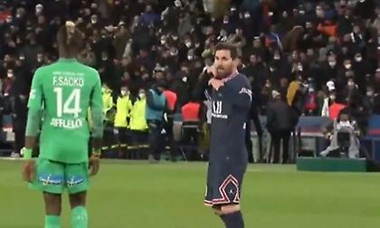 Είχε ζητήσει φανέλα μόνο από τον Ζιντάν και τώρα το έκανε με τον… Σακό ο Μέσι! (video)